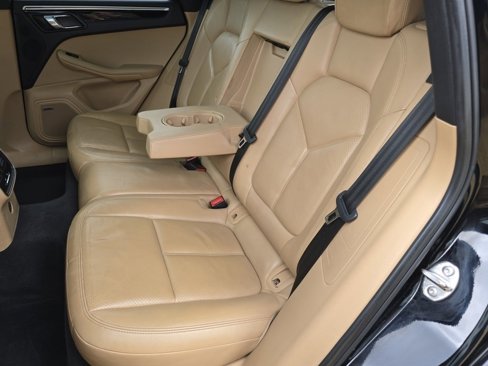 Used 2018 Porsche Macan image 33
