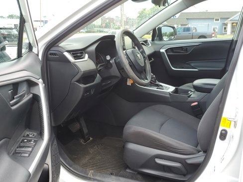 Used 2019 Toyota RAV4 LE image 6