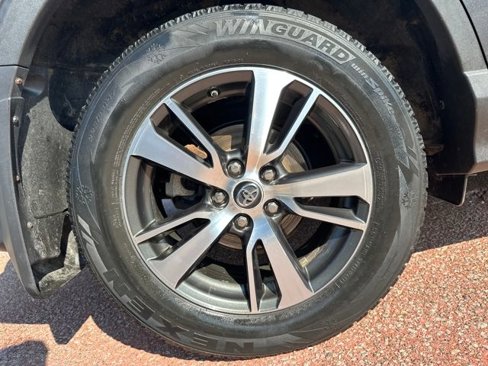 Used 2018 Toyota RAV4 XLE image 30
