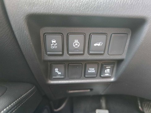 Used 2020 Nissan Pathfinder Platinum image 17