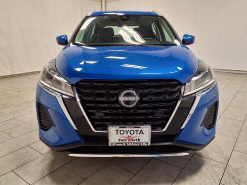 Used 2024 Nissan Kicks SV image 2