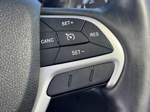 Used 2015 Jeep Cherokee Limited image 21
