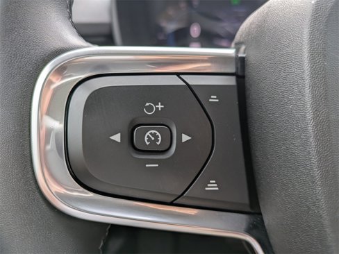 Certified 2025 Volvo XC40 B5 Plus image 26