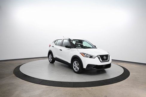 Used 2020 Nissan Kicks S image 2