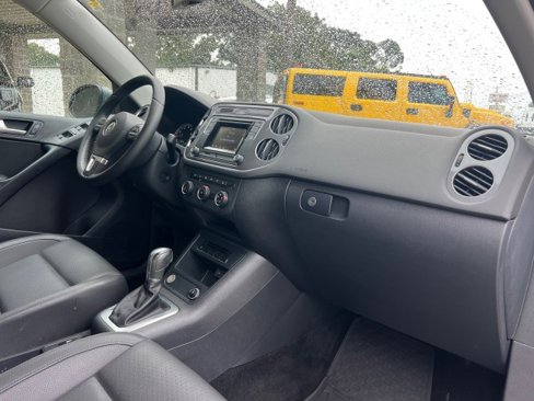 Used 2016 Volkswagen Tiguan S image 22