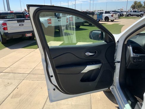 Used 2016 Jeep Cherokee Overland image 10