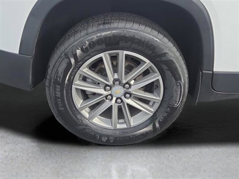 Used 2023 Chevrolet Traverse LT w/ Rear Camera Mirror Package image 23