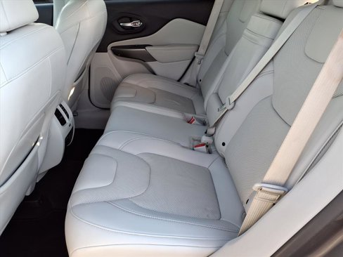 Used 2019 Jeep Cherokee Limited image 25
