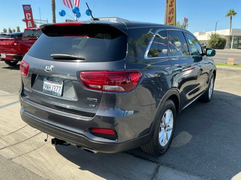 Used 2019 Kia Sorento LX image 7