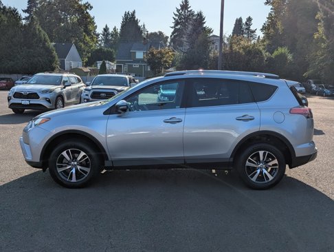Used 2018 Toyota RAV4 XLE image 2
