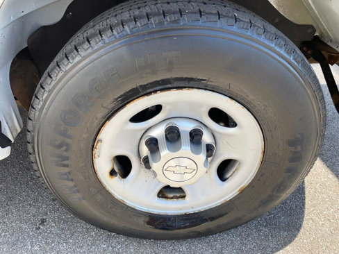 Used 2014 Chevrolet Express 2500 image 25