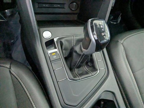 Used 2022 Volkswagen Taos SE w/ Driver Assistance Package image 11