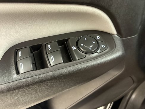 Used 2020 Chevrolet Equinox LS image 24