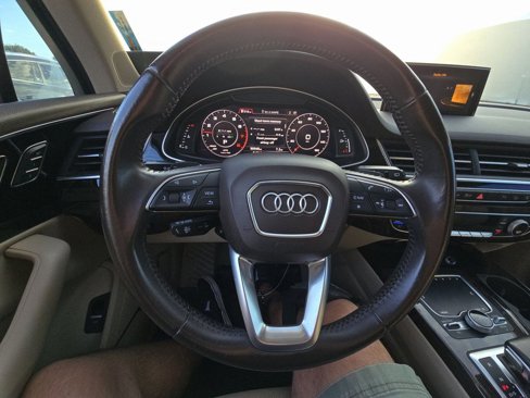 Used 2017 Audi Q7 3.0T Premium Plus w/ Premium Plus Package image 4