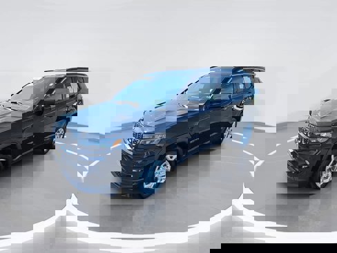 Used 2024 Jeep Compass Latitude image 4