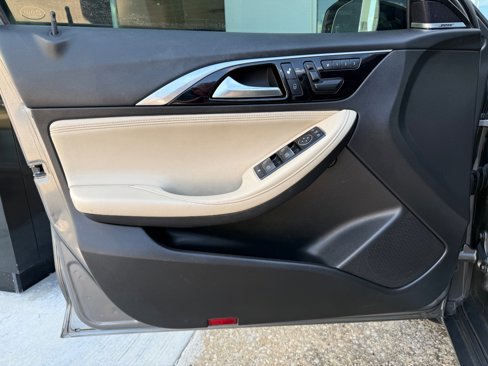 Used 2017 INFINITI QX30 Premium image 7