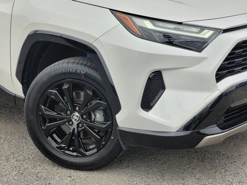 Used 2022 Toyota RAV4 SE image 9