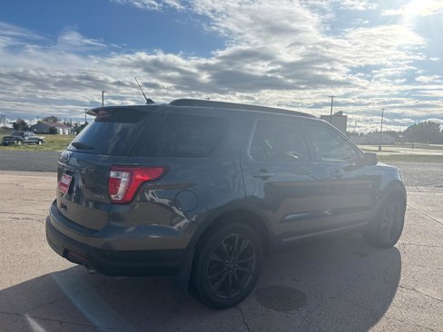 Used 2018 Ford Explorer XLT w/ Equipment Group 202A image 12