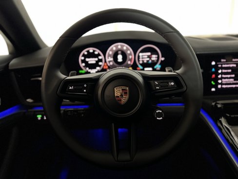 New 2025 Porsche Panamera 4 image 19