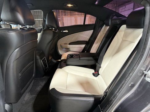 Used 2017 Dodge Charger SXT w/ AWD Plus Group image 28