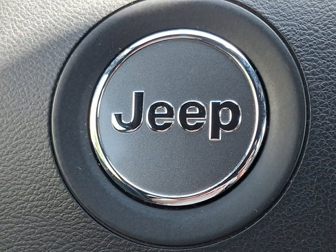 Certified 2019 Jeep Grand Cherokee Altitude image 23