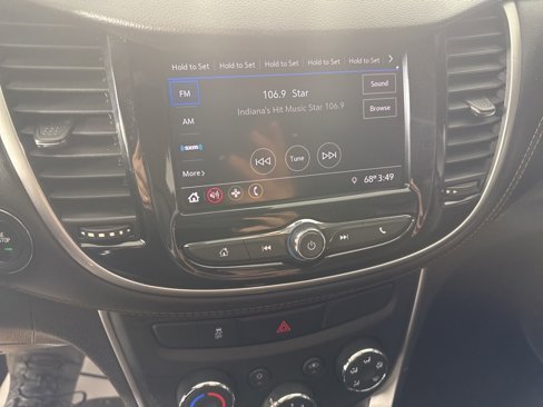 Used 2020 Chevrolet Trax LT w/ LT Convenience Package image 17