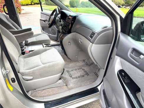 Used 2005 Toyota Sienna LE image 25