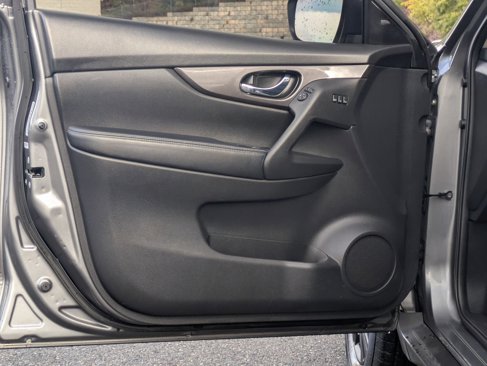 Used 2019 Nissan Rogue SV w/ Sun & Sound Touring Package image 11