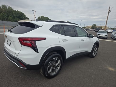 New 2025 Chevrolet Trax LT w/ LT Convenience Package image 3