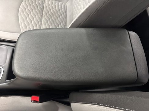 Used 2021 Chevrolet Equinox LS image 47