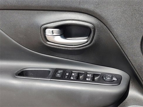 Used 2020 Jeep Renegade Altitude image 29