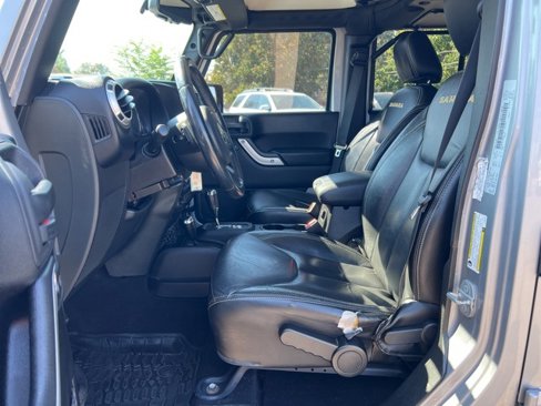Used 2015 Jeep Wrangler Unlimited Sahara w/ Connectivity Group image 6