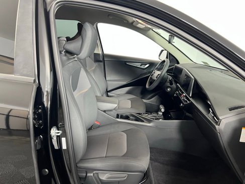 Used 2023 Kia Niro LX image 31