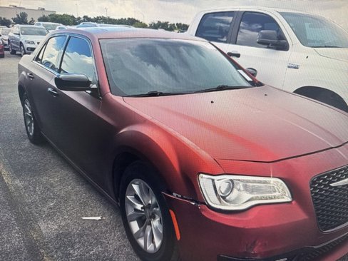 Used 2016 Chrysler 300 Limited image 3