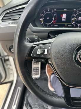 Used 2019 Volkswagen Tiguan SEL Premium image 23