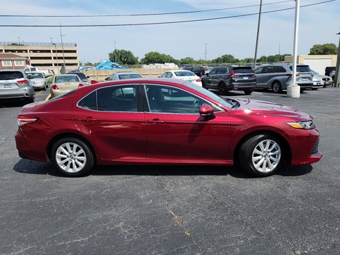 Used 2020 Toyota Camry LE image 8