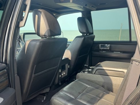 Used 2010 Lincoln Navigator 2WD image 15