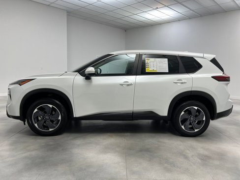 Used 2024 Nissan Rogue SV image 4
