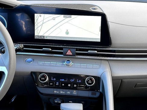 Used 2024 Hyundai Elantra SEL image 20