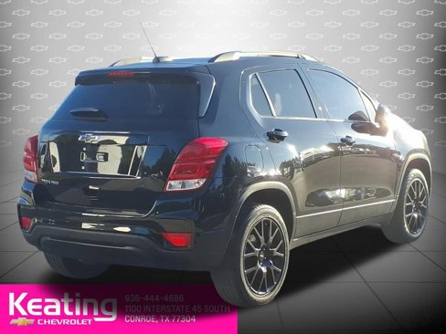 Used 2022 Chevrolet Trax LT w/ Midnight Edition image 6