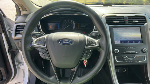Used 2020 Ford Fusion SE image 25