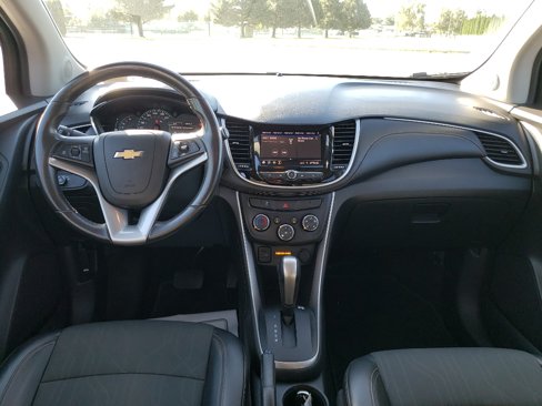 Used 2022 Chevrolet Trax LT w/ LT Convenience Package image 17
