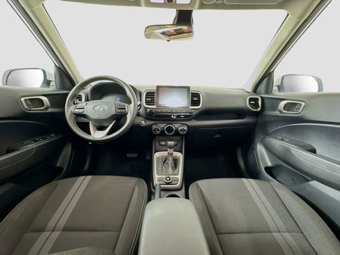 Certified 2025 Hyundai Venue SEL image 36