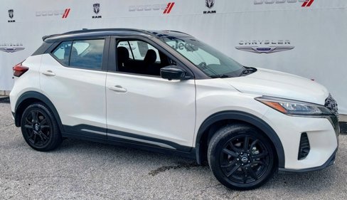 Used 2022 Nissan Kicks SR image 3