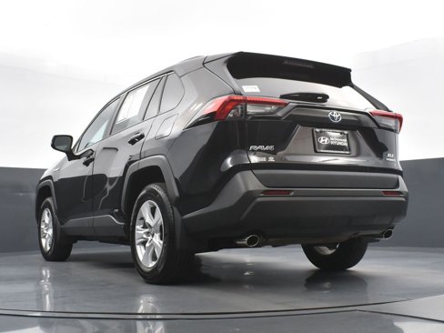 Used 2020 Toyota RAV4 XLE image 25