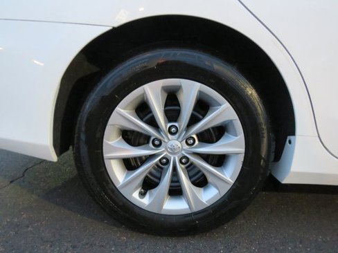 Used 2017 Toyota Camry LE image 18