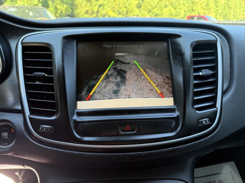 Used 2015 Chrysler 200 Limited w/ Convenience Group image 2
