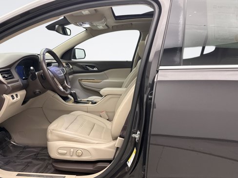 Used 2017 GMC Acadia Denali w/ Technology Package image 11