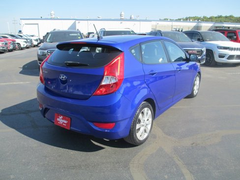 Used 2012 Hyundai Accent SE image 3