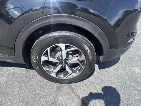 Used 2022 Kia Sportage LX image 12
